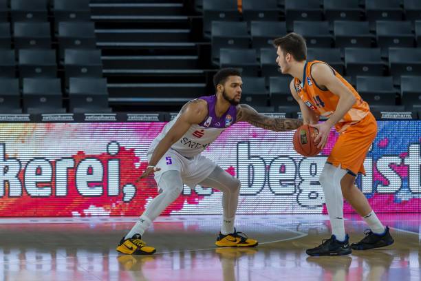 个大舞台上 个大舞台上